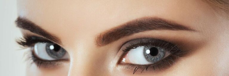 Frau mit schönen Augenbrauen als Symbolbild für Powder Brows